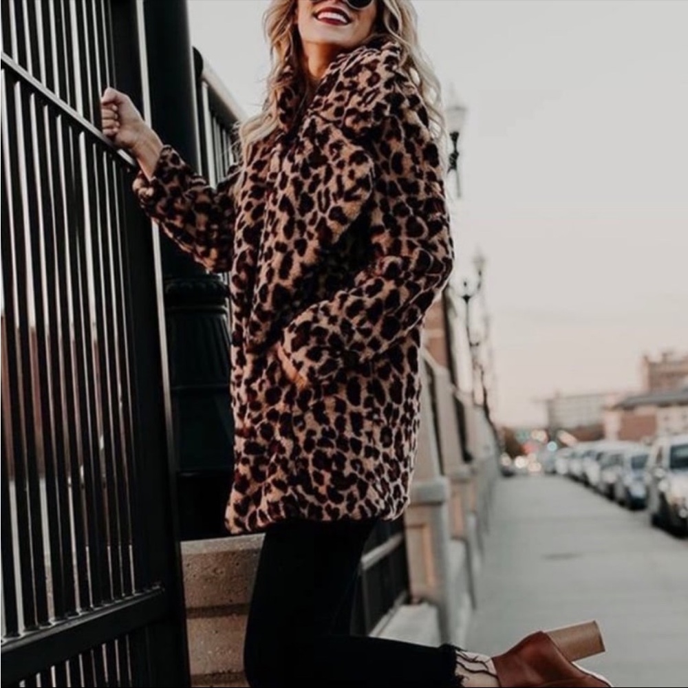 Women’s oversized coat faux fur
Leopard Print Faux Fur Coat